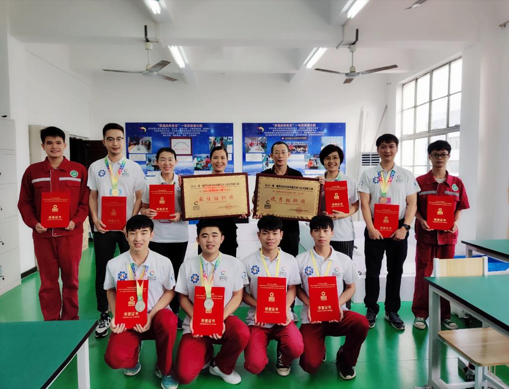廣西電力職業(yè)技術(shù)學(xué)院院代表隊(duì)在“2019一帶一路第二屆移動(dòng)機(jī)器人技能大賽”中榮獲多個(gè)獎(jiǎng)項(xiàng)
